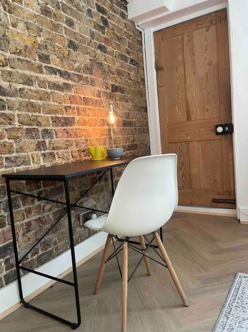 Beautiful London Victorian House, Sleeps 12 Villa ภายนอก รูปภาพ