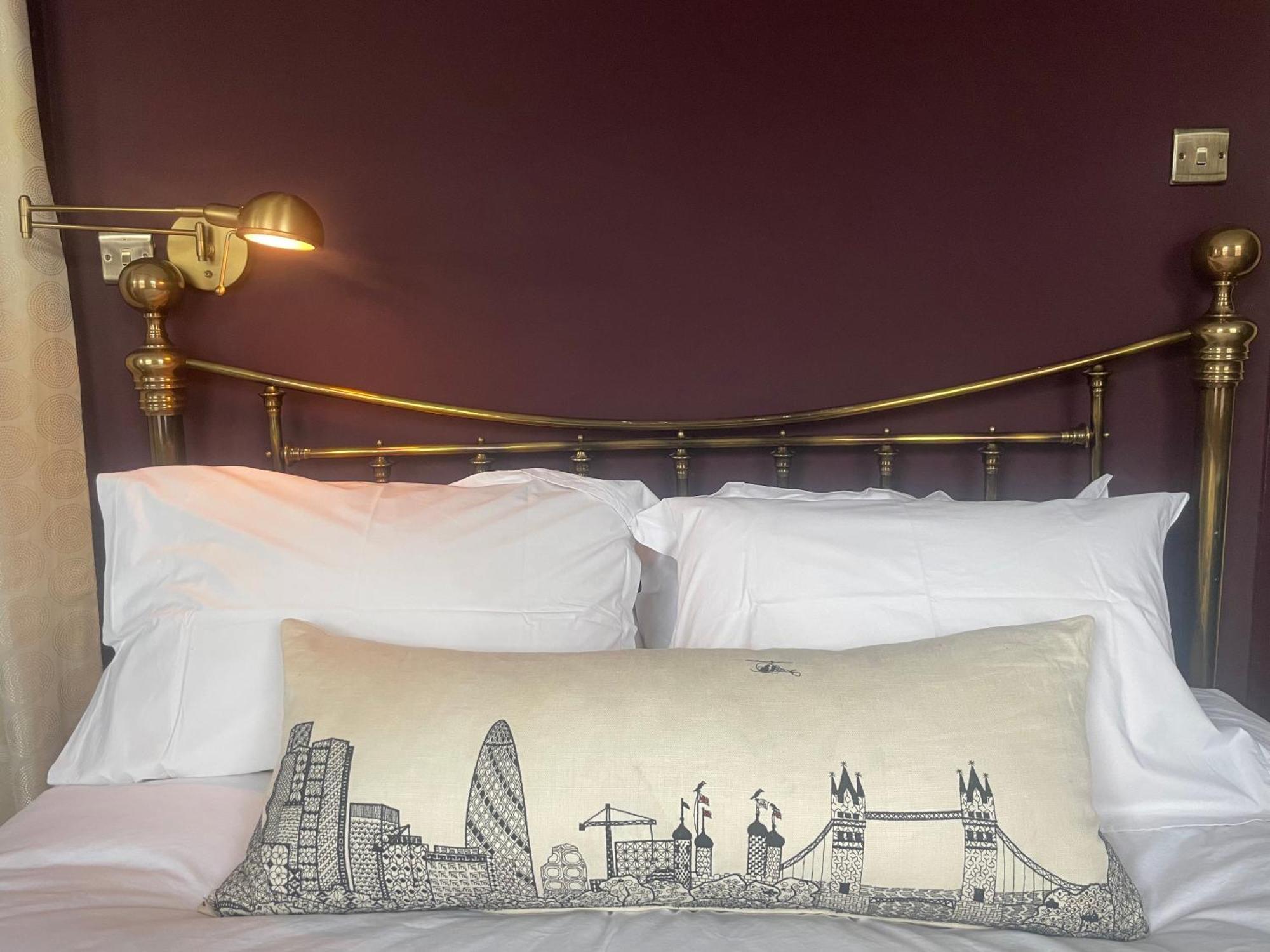 Beautiful London Victorian House, Sleeps 12 Villa ภายนอก รูปภาพ