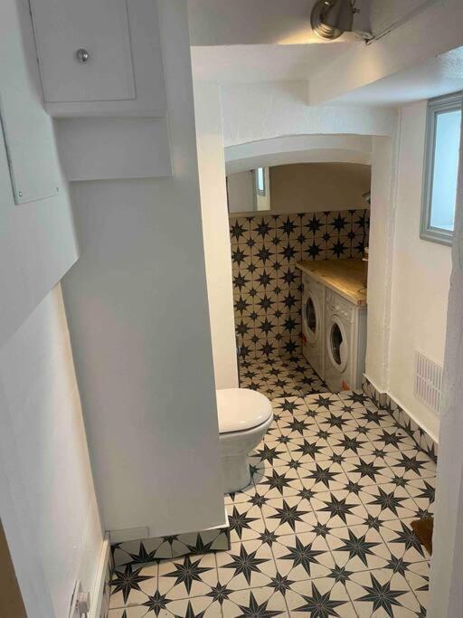 Beautiful London Victorian House, Sleeps 12 Villa ภายนอก รูปภาพ